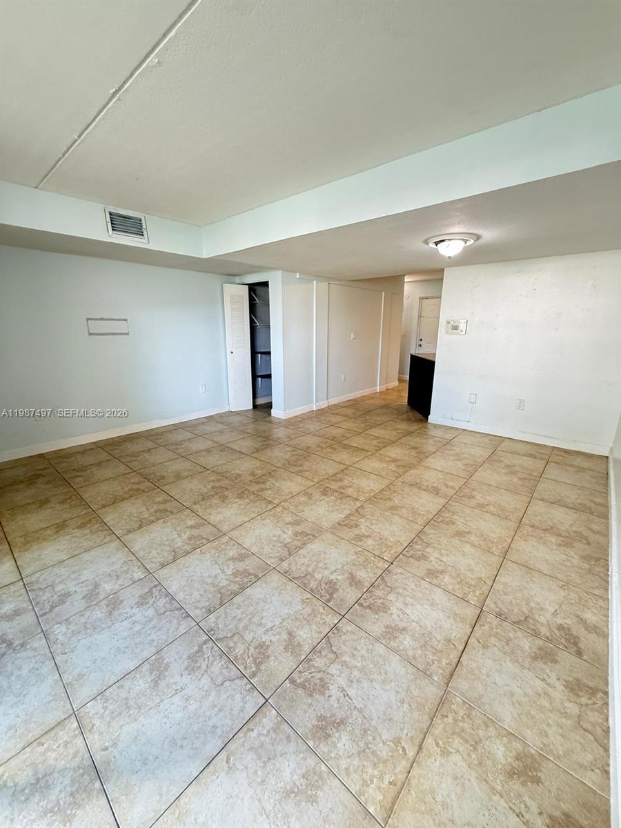 6045 NW 186th St #115 Hialeah, FL 33015