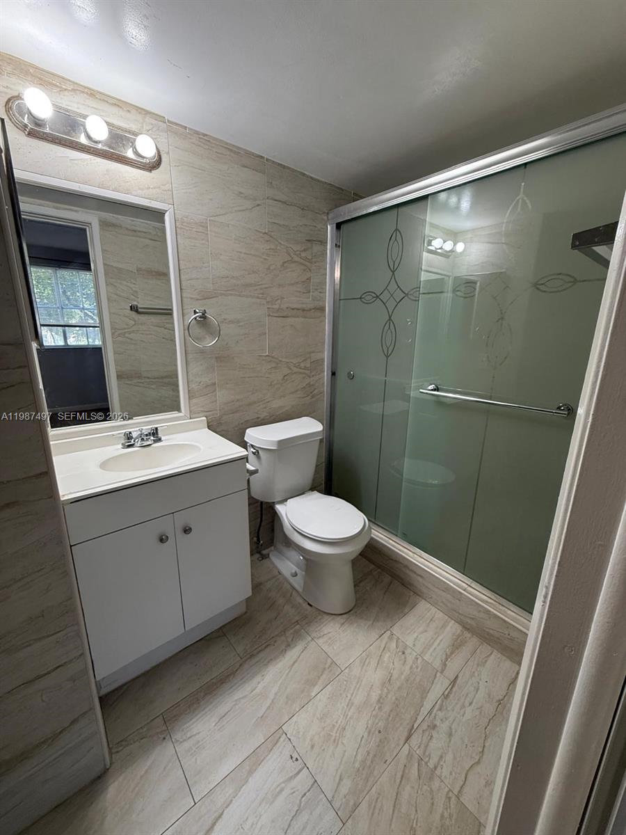 6045 NW 186th St #115 Hialeah, FL 33015