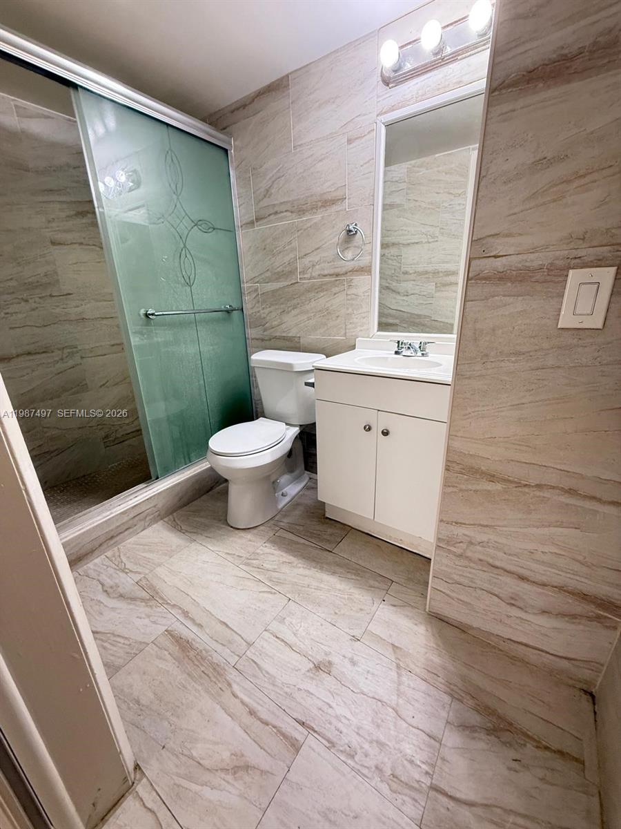 6045 NW 186th St #115 Hialeah, FL 33015