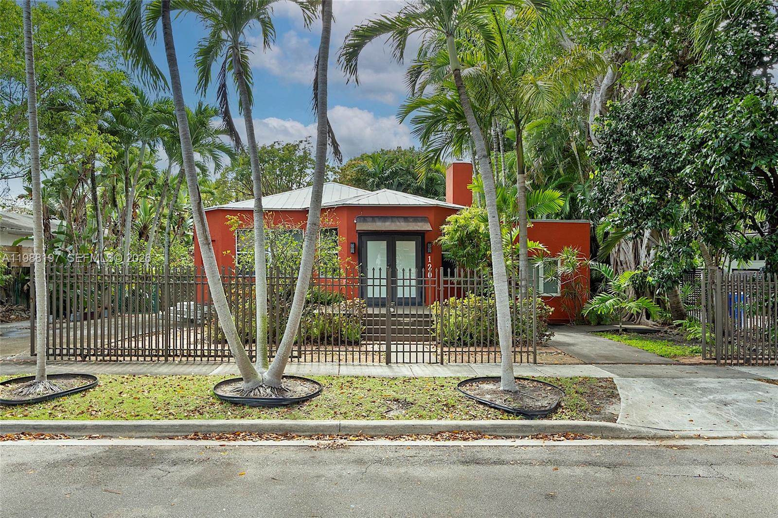 120 SW 24th Rd Miami, FL 33129