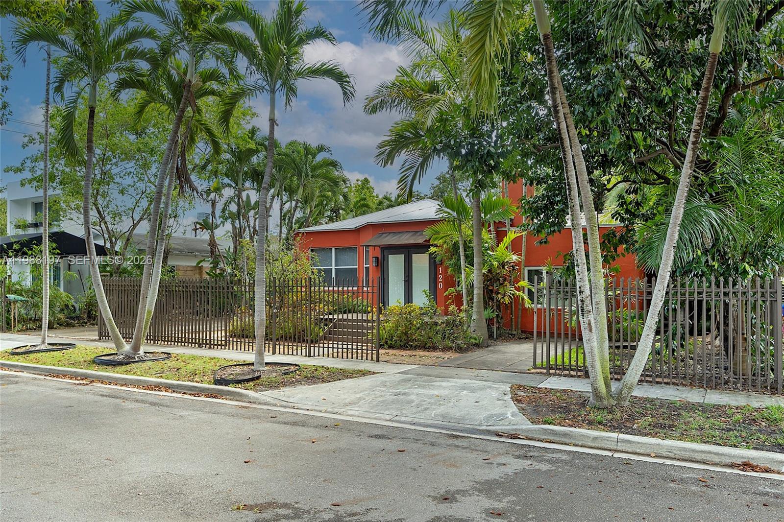 120 SW 24th Rd Miami, FL 33129