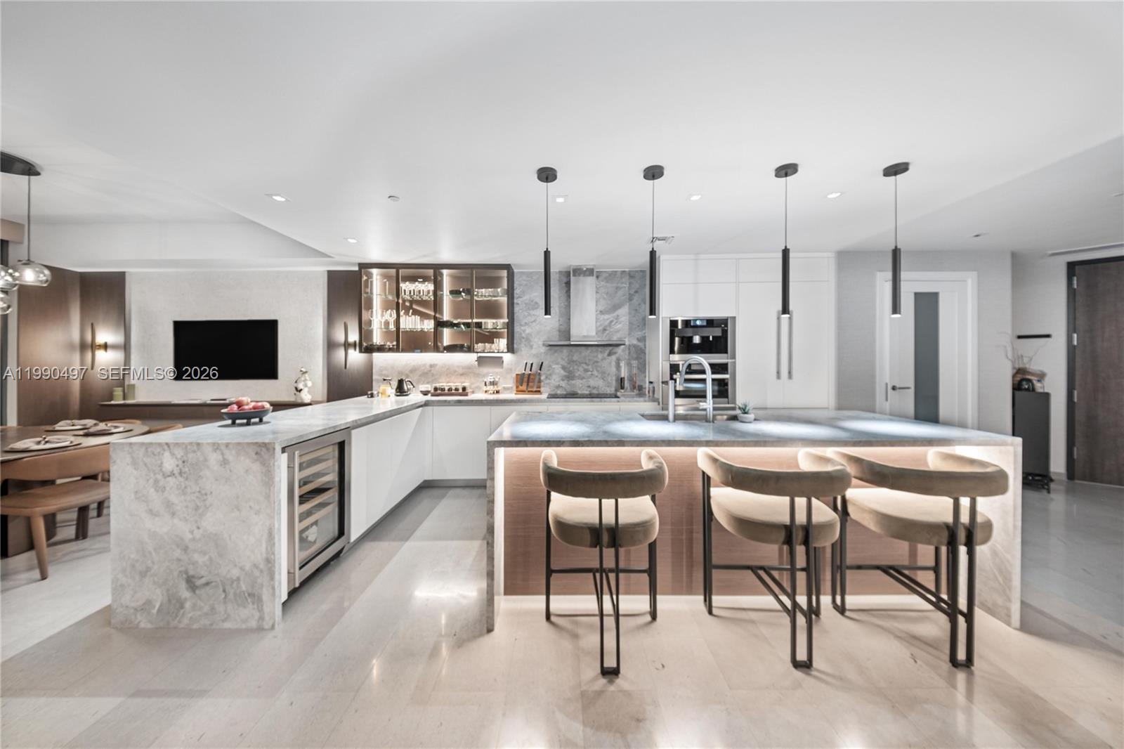 68 SE 6th St #3711 Miami, FL 33131