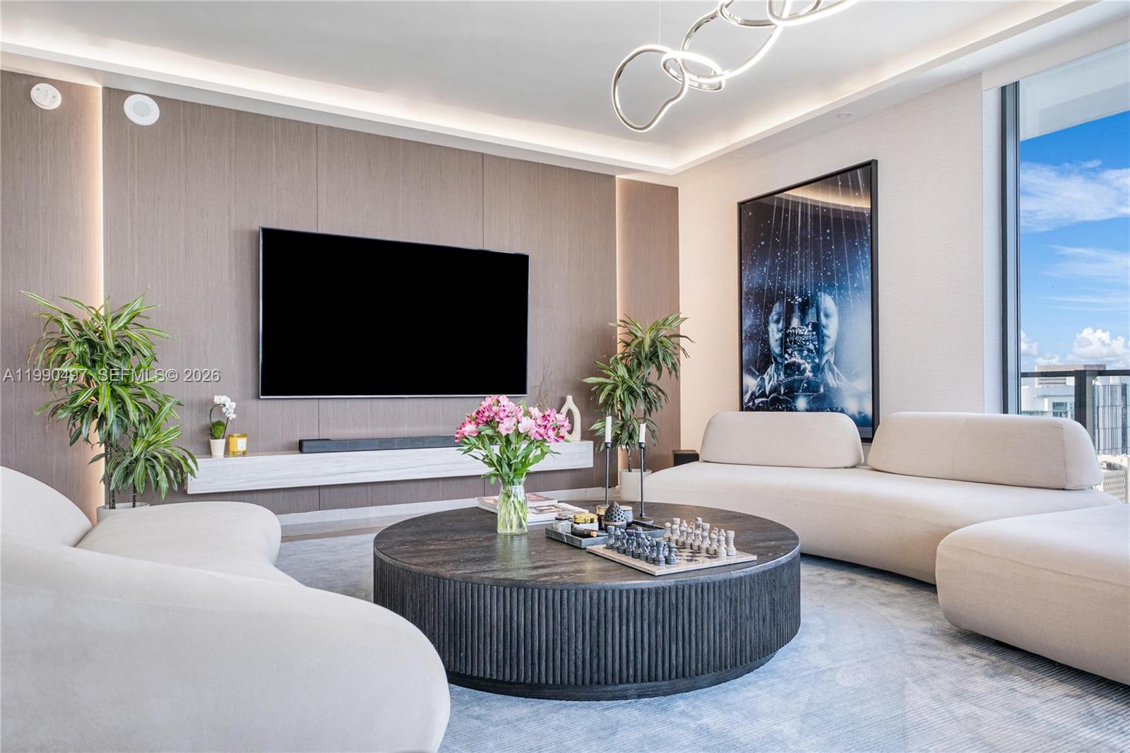 68 SE 6th St #3711 Miami, FL 33131