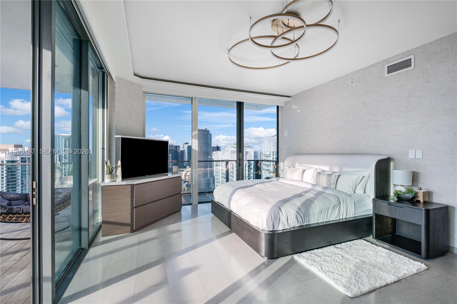 68 SE 6th St #3711 Miami, FL 33131