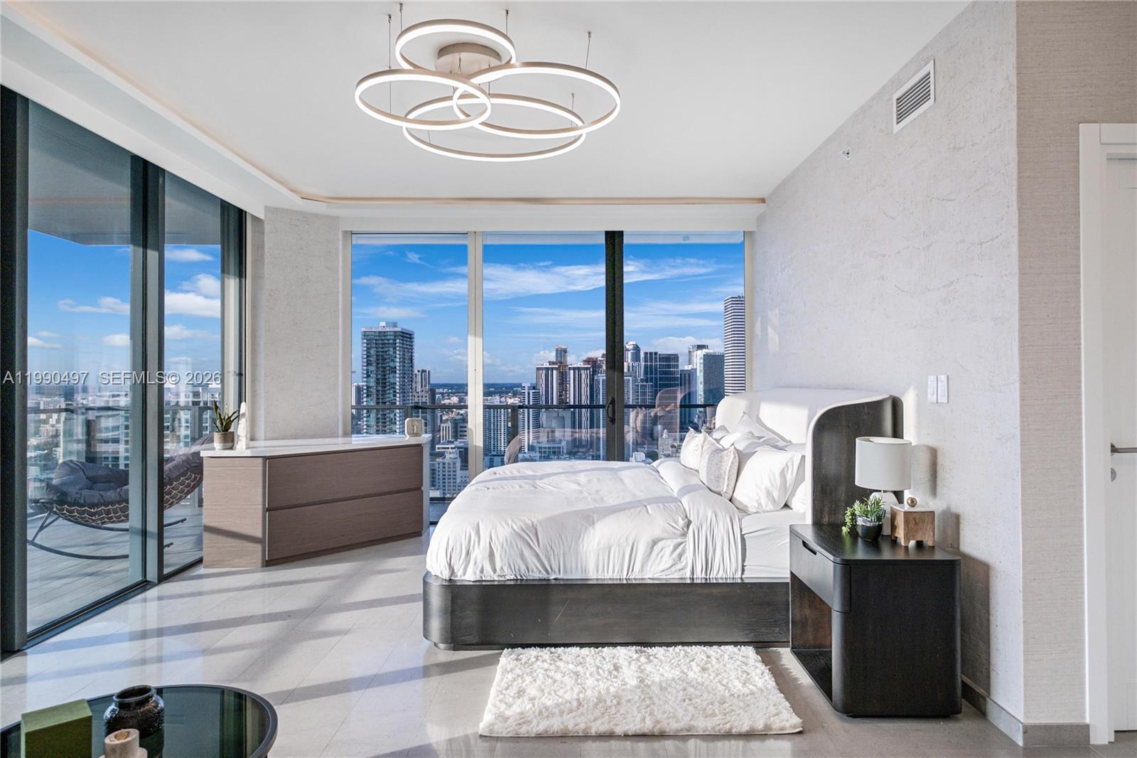 68 SE 6th St #3711 Miami, FL 33131