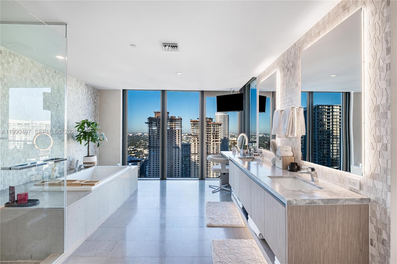 68 SE 6th St #3711 Miami, FL 33131