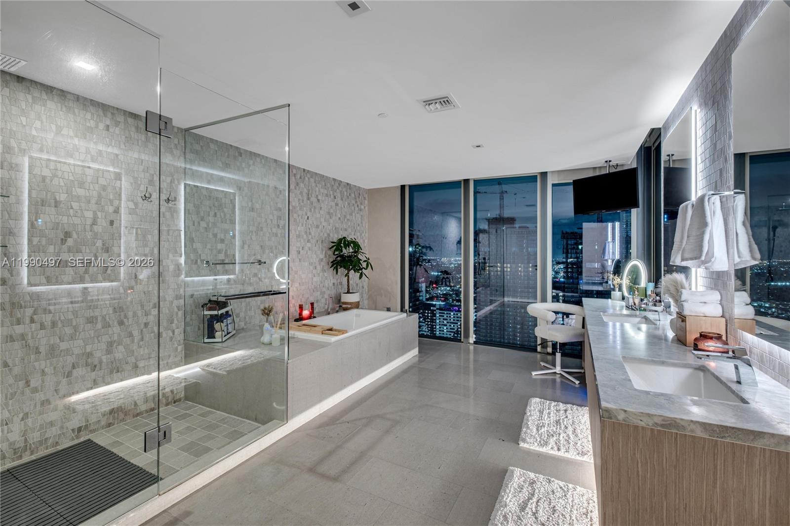 68 SE 6th St #3711 Miami, FL 33131