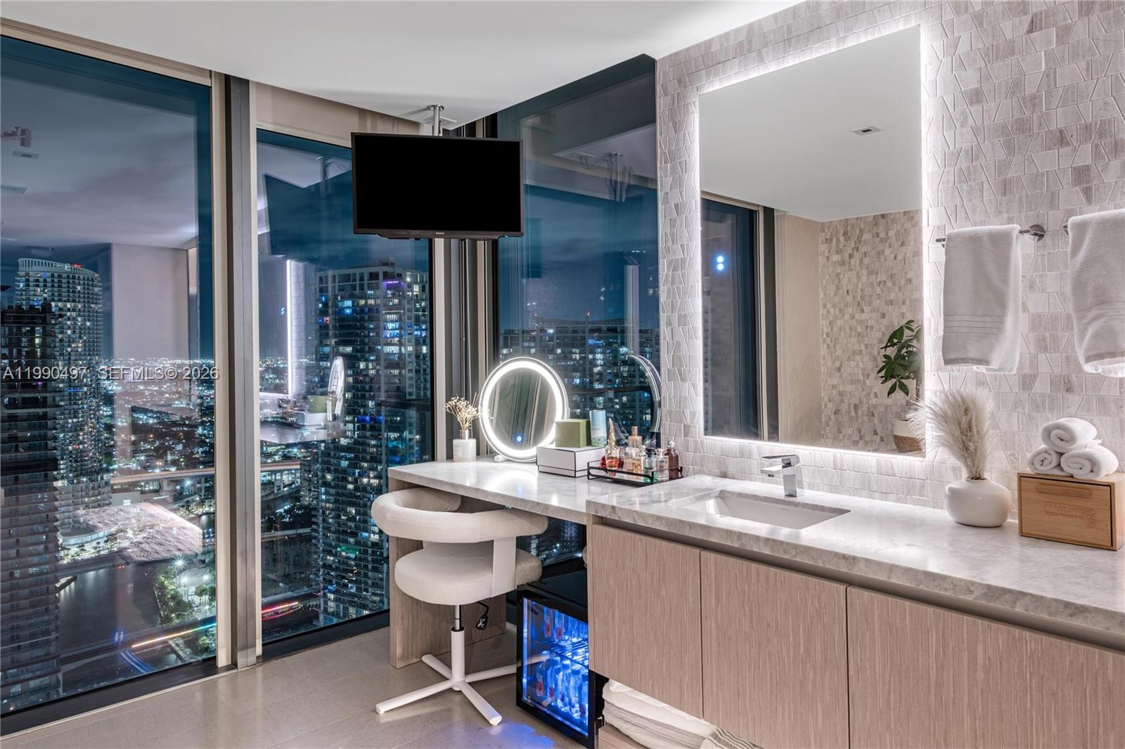 68 SE 6th St #3711 Miami, FL 33131