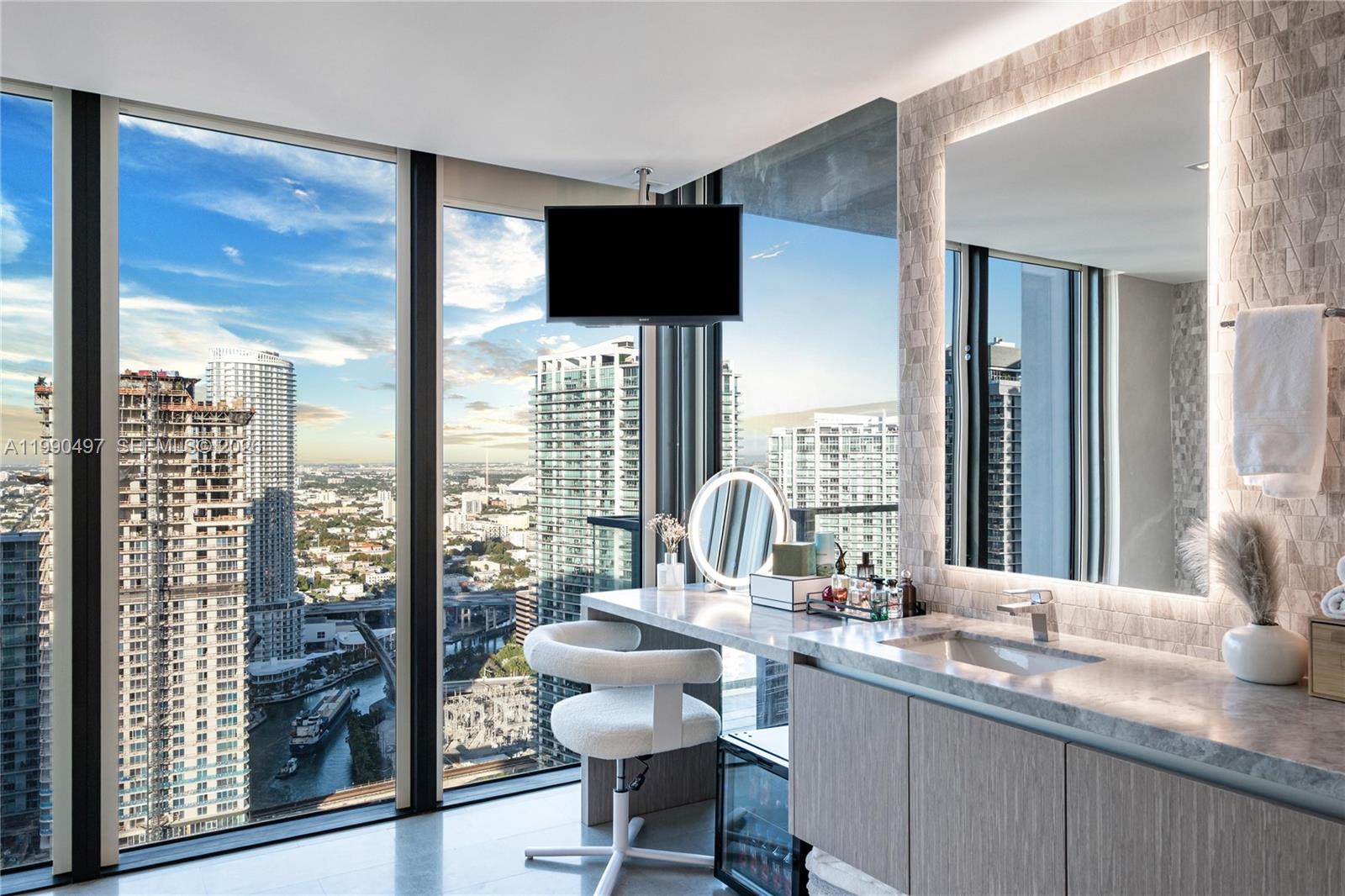 68 SE 6th St #3711 Miami, FL 33131