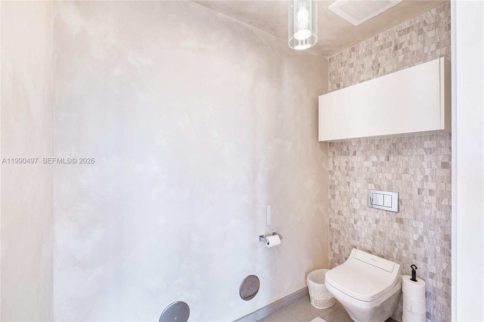 68 SE 6th St #3711 Miami, FL 33131