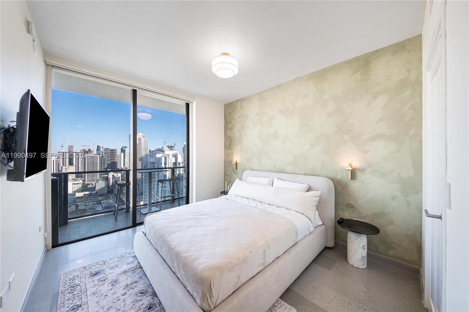 68 SE 6th St #3711 Miami, FL 33131