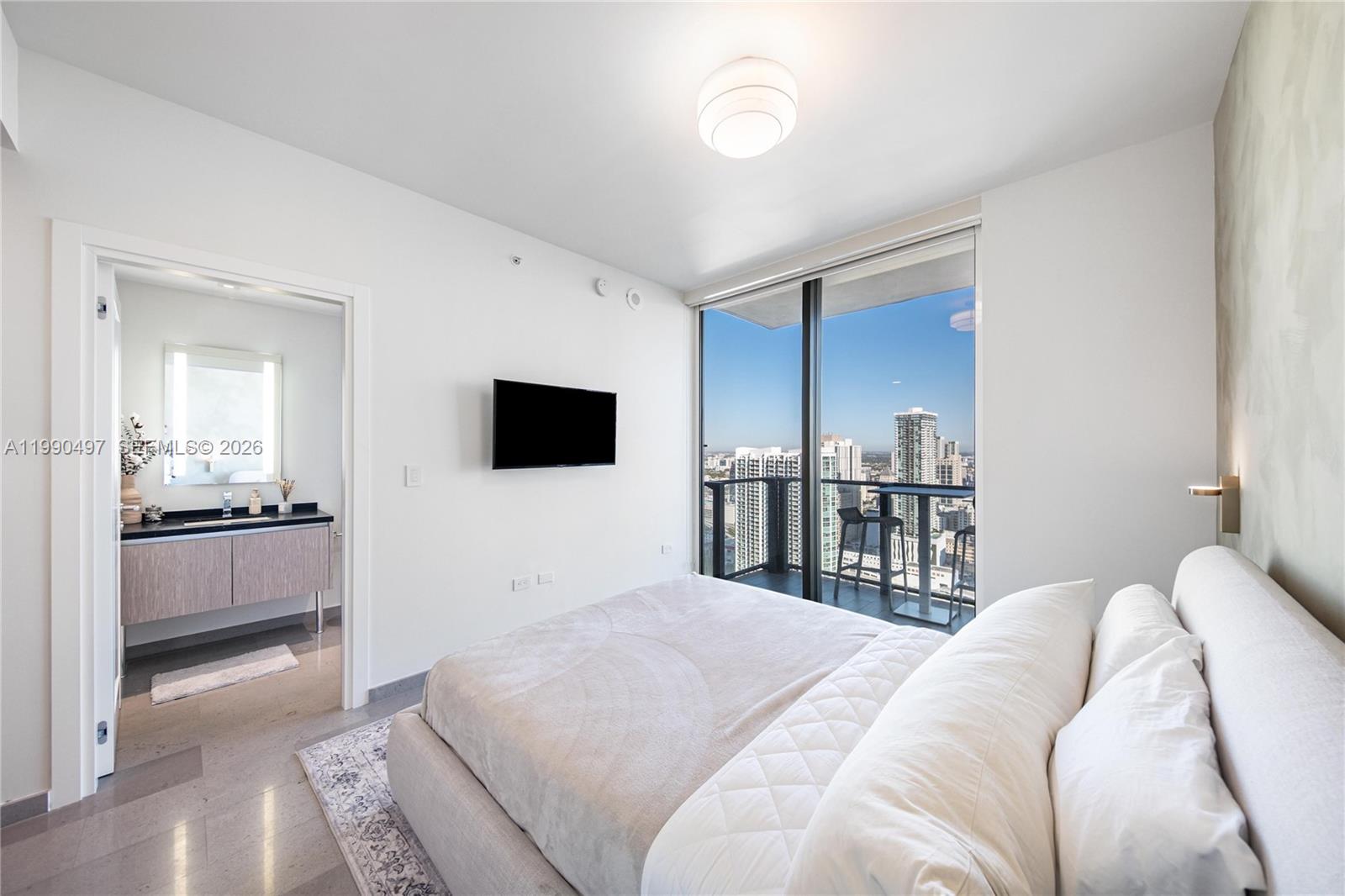 68 SE 6th St #3711 Miami, FL 33131