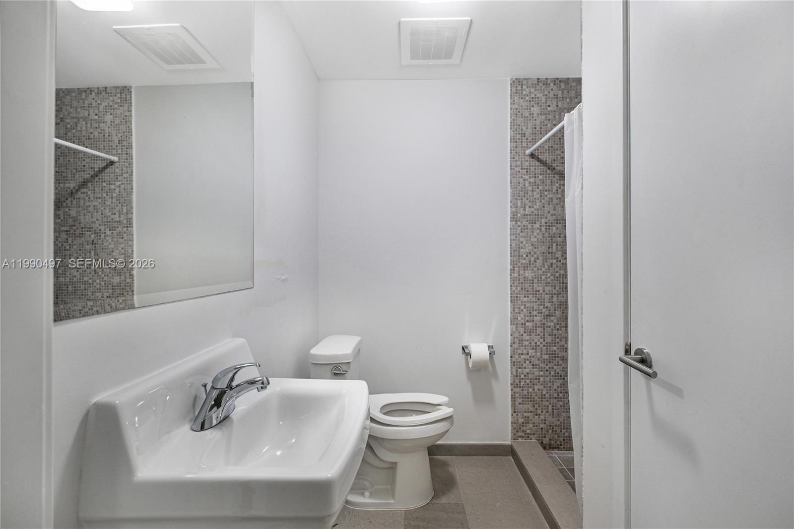 68 SE 6th St #3711 Miami, FL 33131