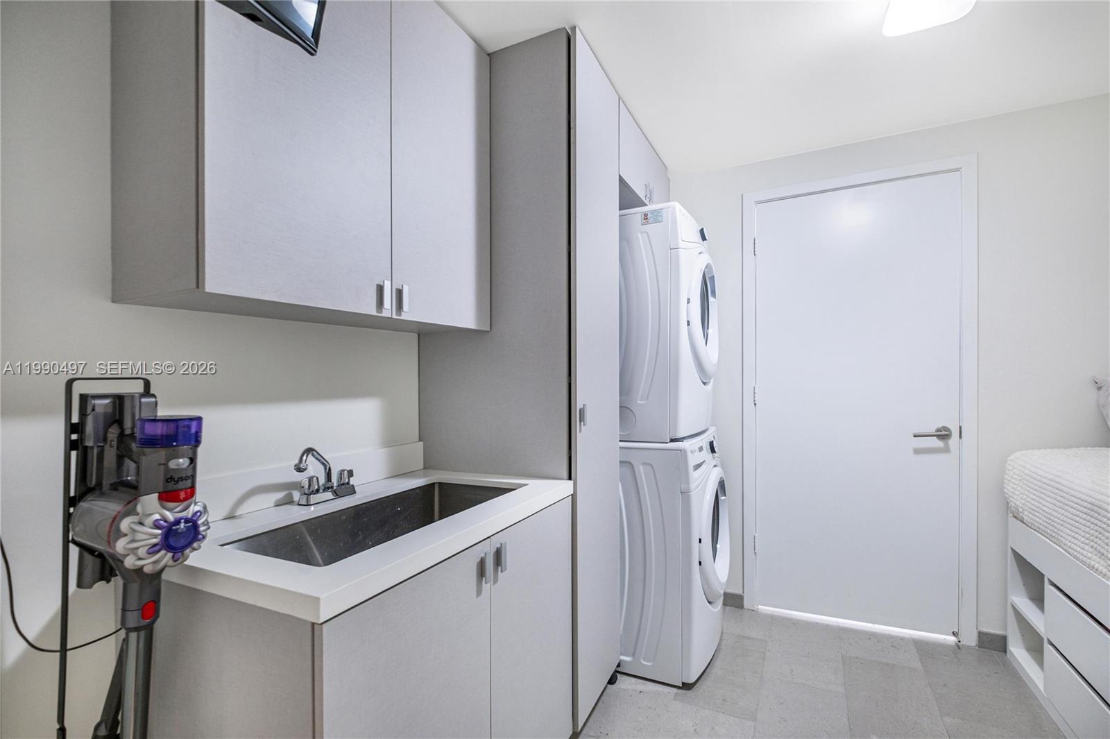 68 SE 6th St #3711 Miami, FL 33131