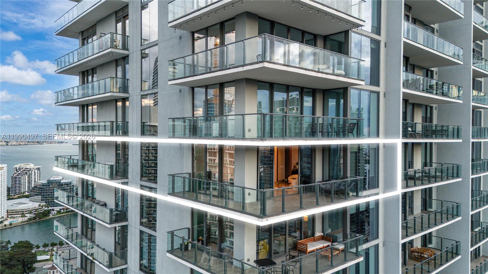 68 SE 6th St #3711 Miami, FL 33131