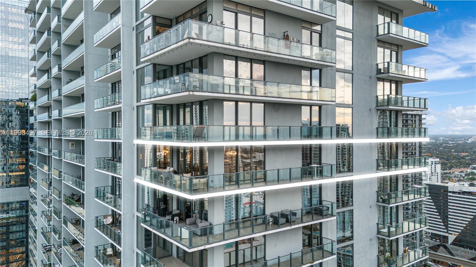 68 SE 6th St #3711 Miami, FL 33131