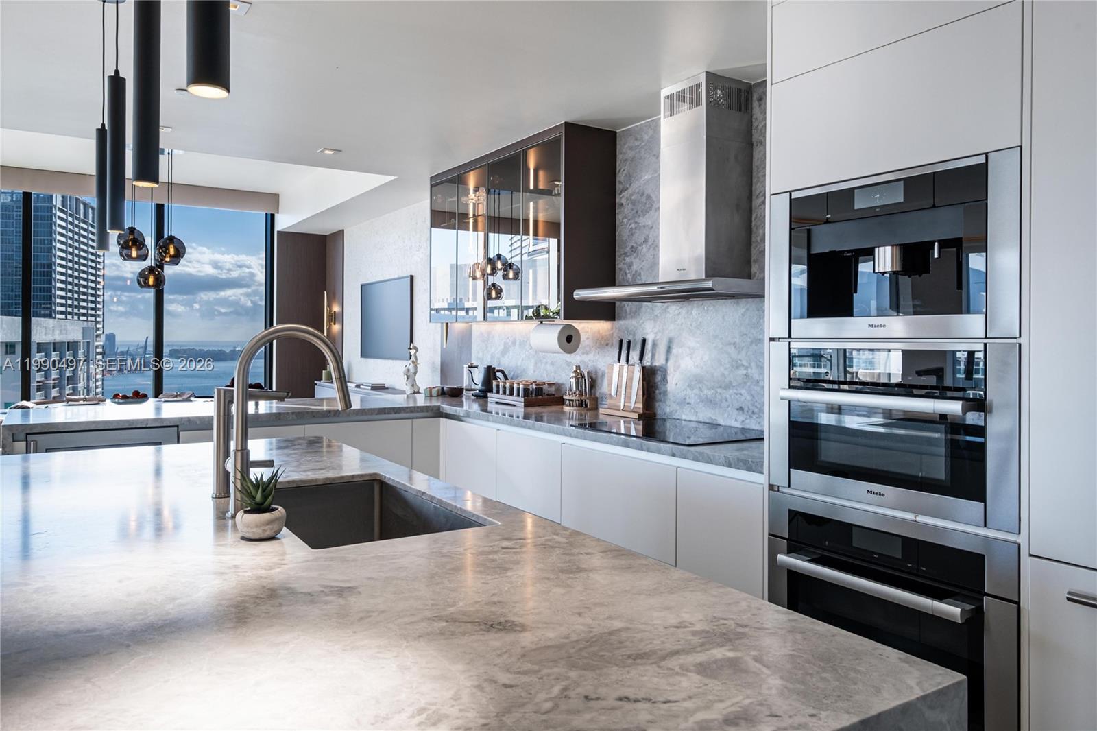 68 SE 6th St #3711 Miami, FL 33131