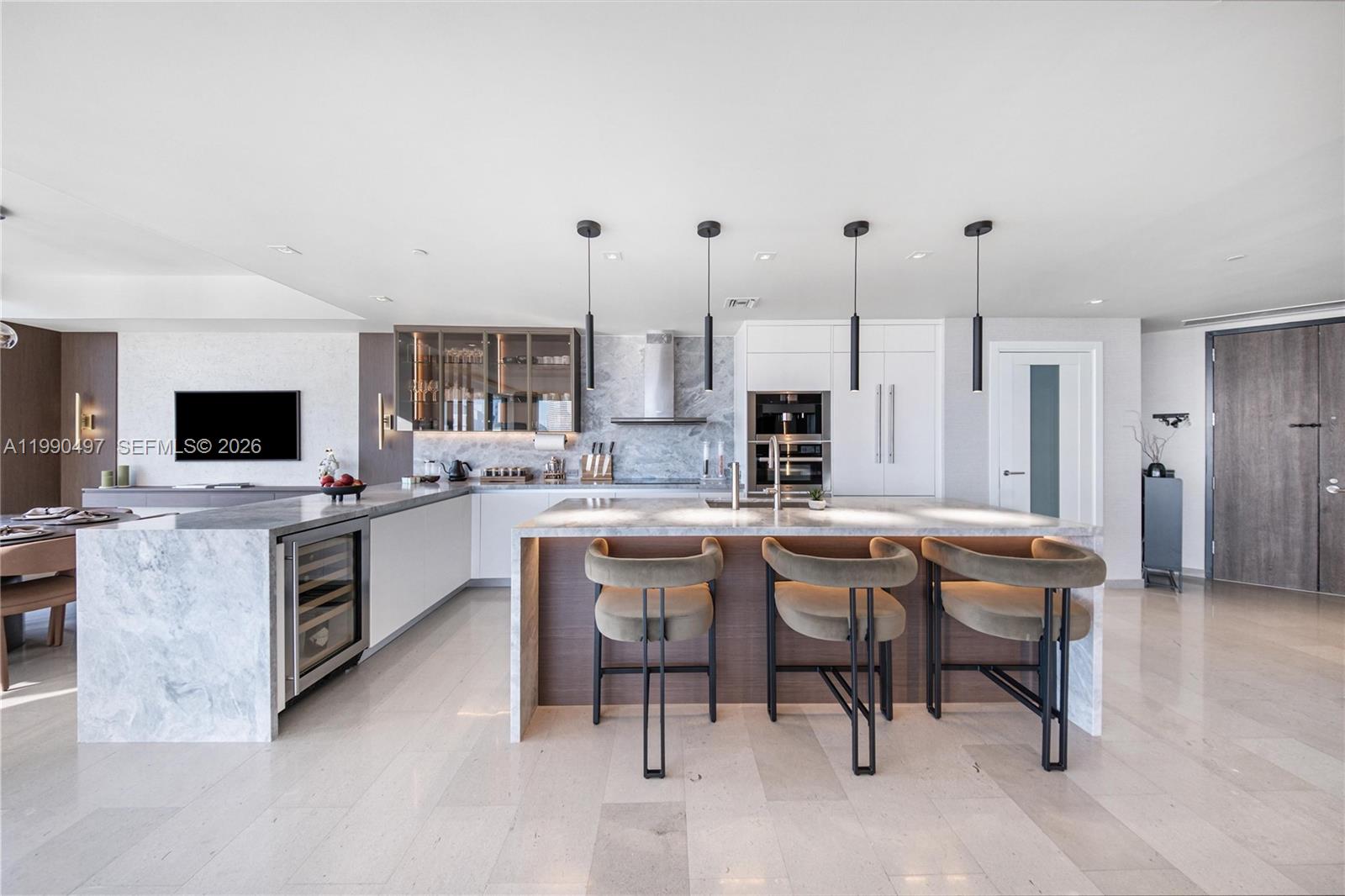 68 SE 6th St #3711 Miami, FL 33131