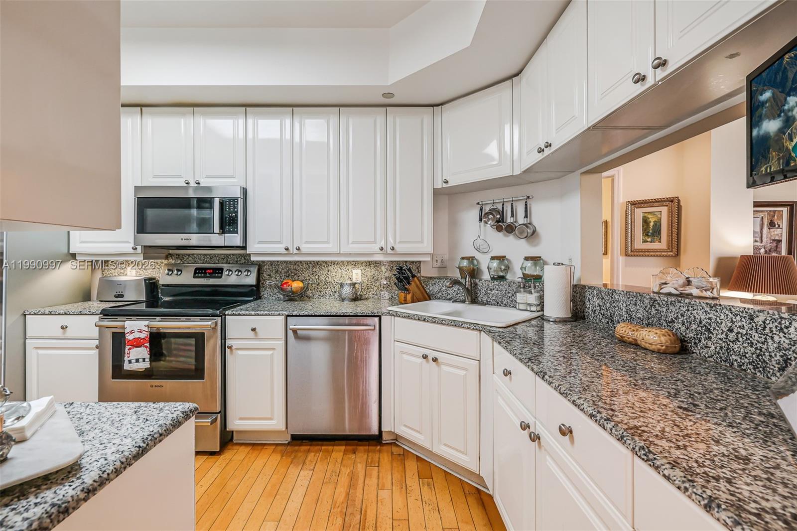 888 Brickell Key Dr #807 Miami, FL 33131