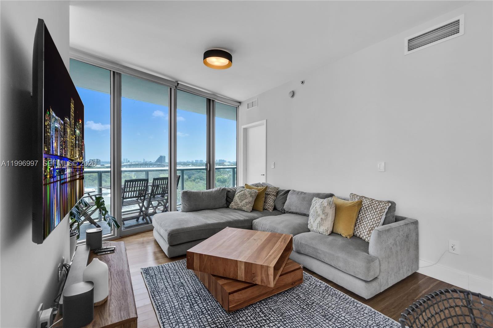 888 Biscayne Blvd #812