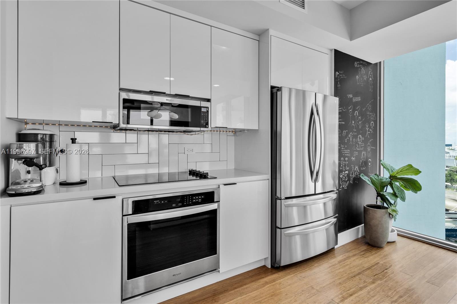 888 Biscayne Blvd #812 Miami, FL 33132