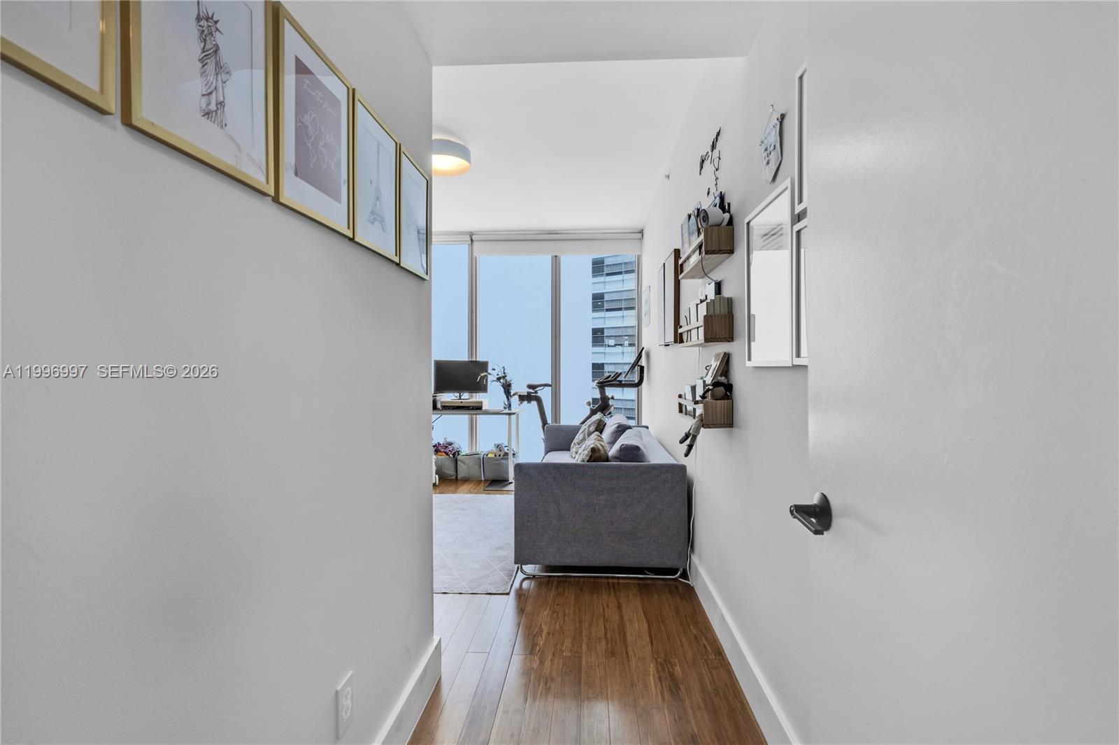 888 Biscayne Blvd #812 Miami, FL 33132