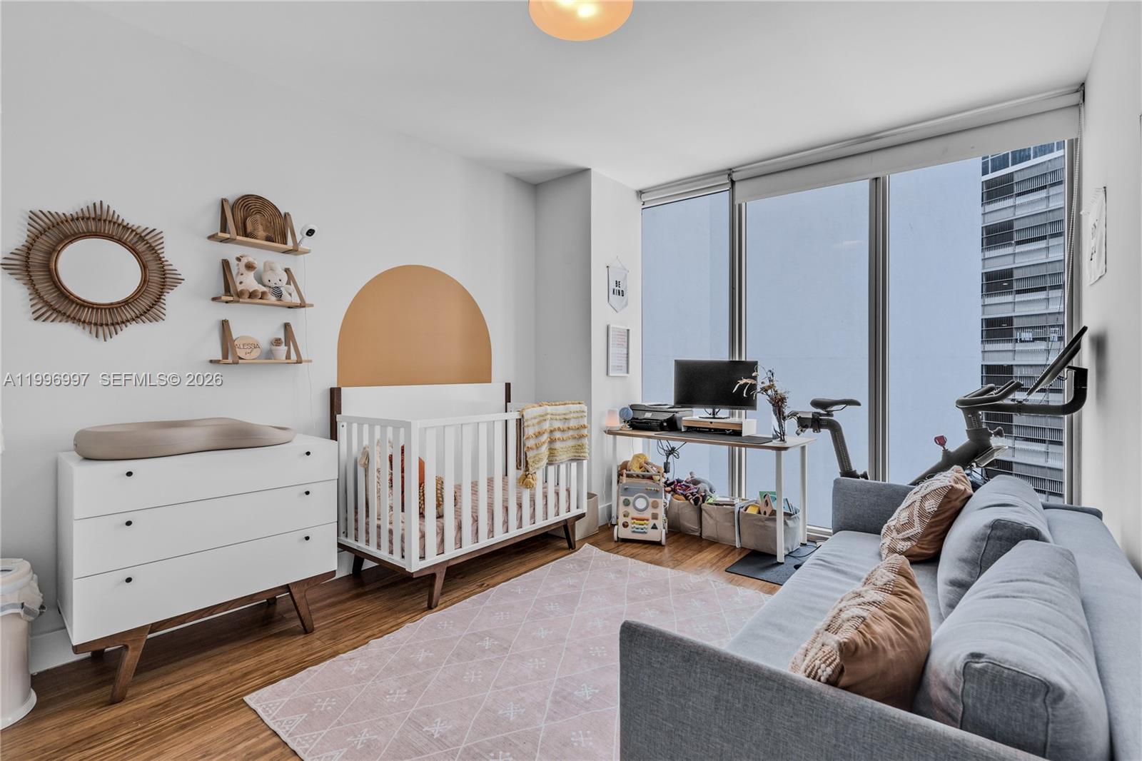 888 Biscayne Blvd #812 Miami, FL 33132