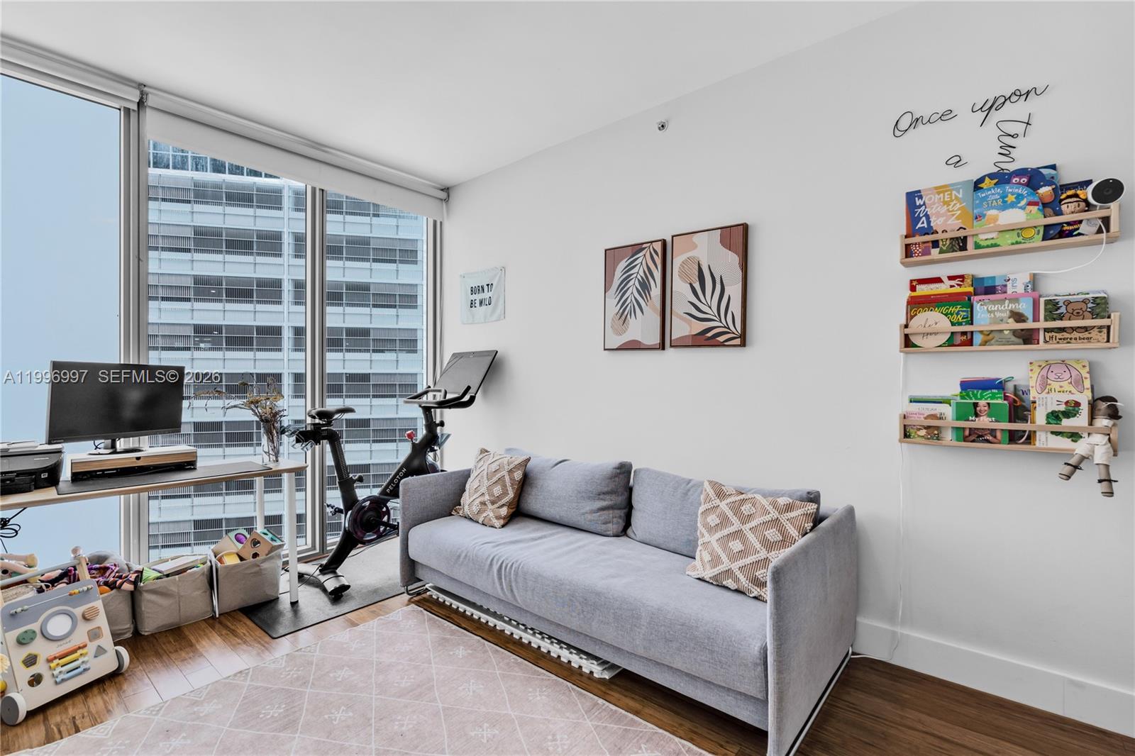 888 Biscayne Blvd #812 Miami, FL 33132