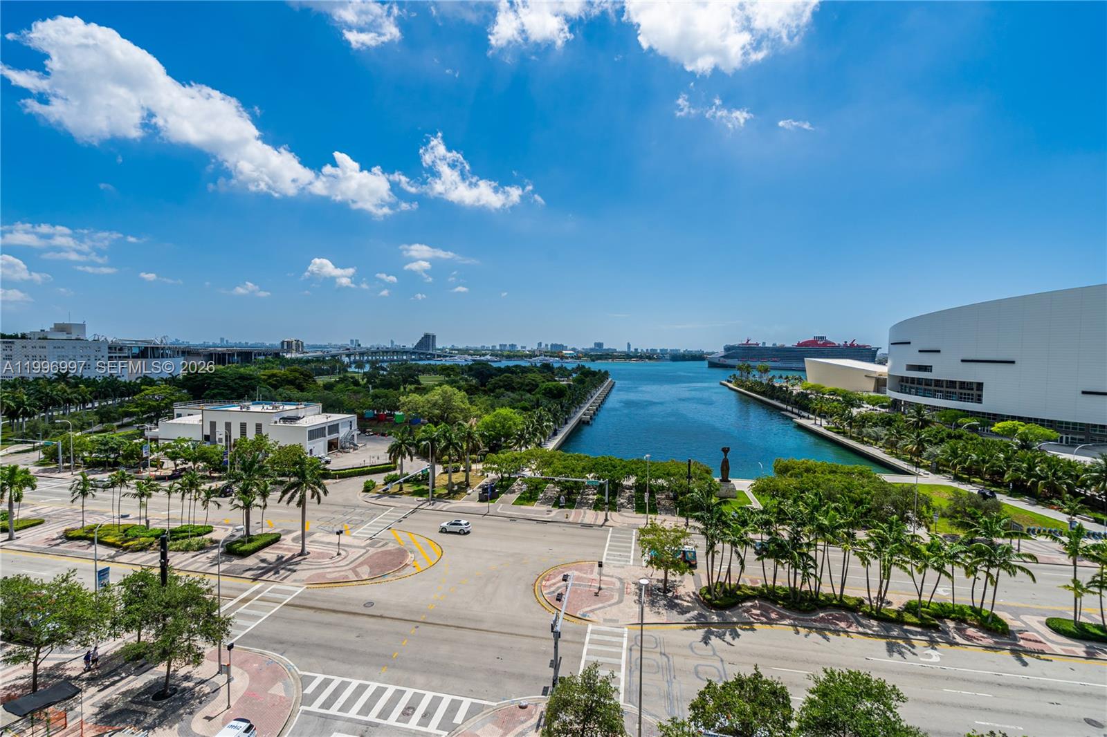 888 Biscayne Blvd #812 Miami, FL 33132