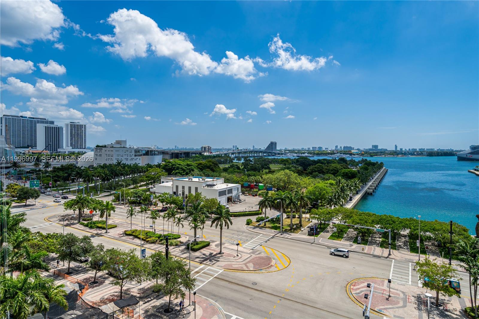888 Biscayne Blvd #812 Miami, FL 33132