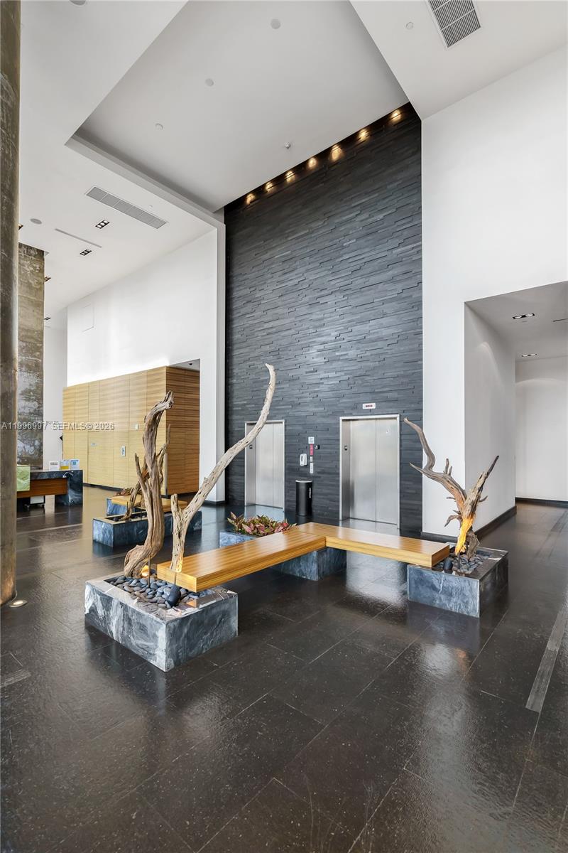 888 Biscayne Blvd #812 Miami, FL 33132