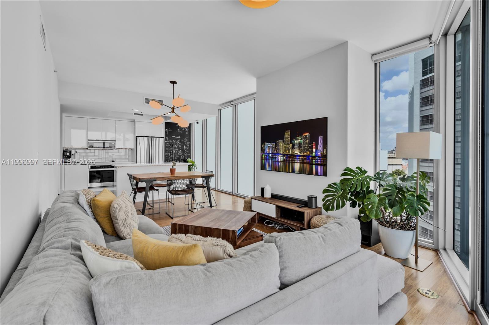 888 Biscayne Blvd #812 Miami, FL 33132