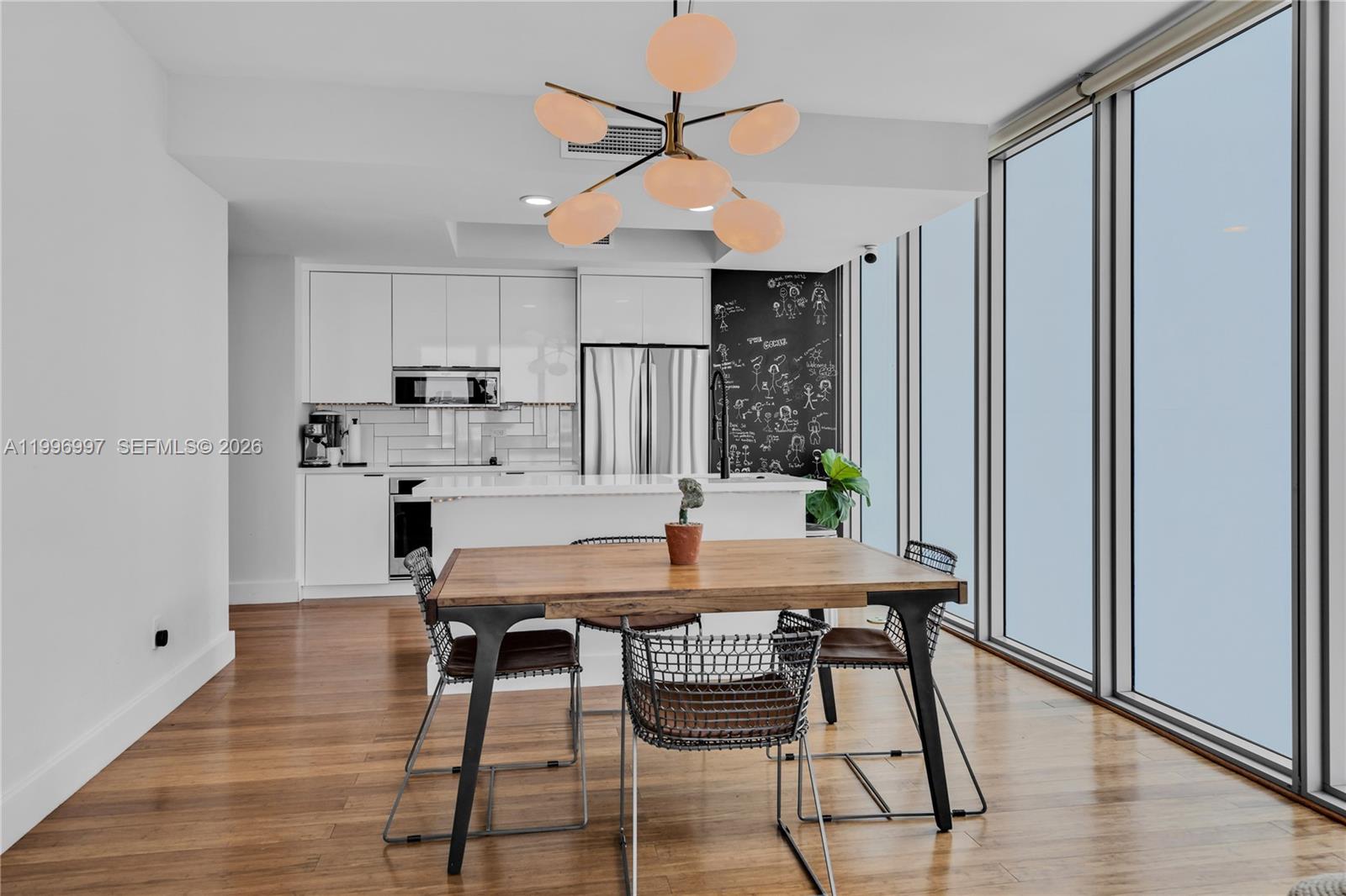 888 Biscayne Blvd #812 Miami, FL 33132