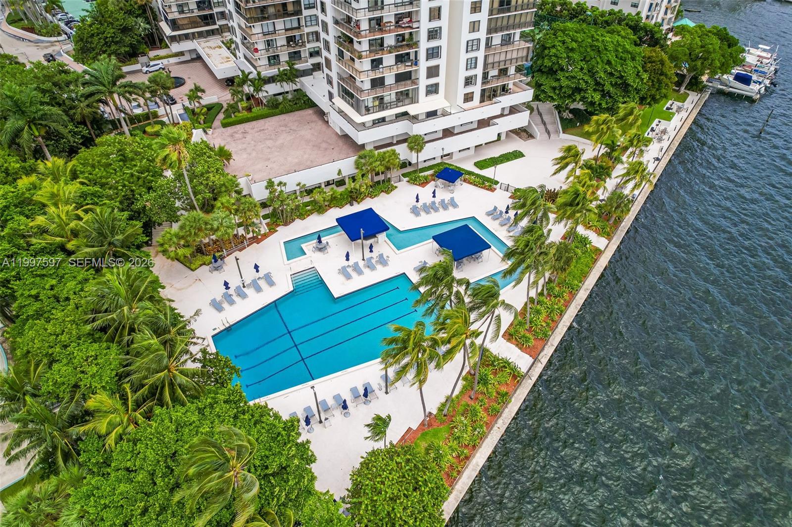 image Brickell Bay Club31
