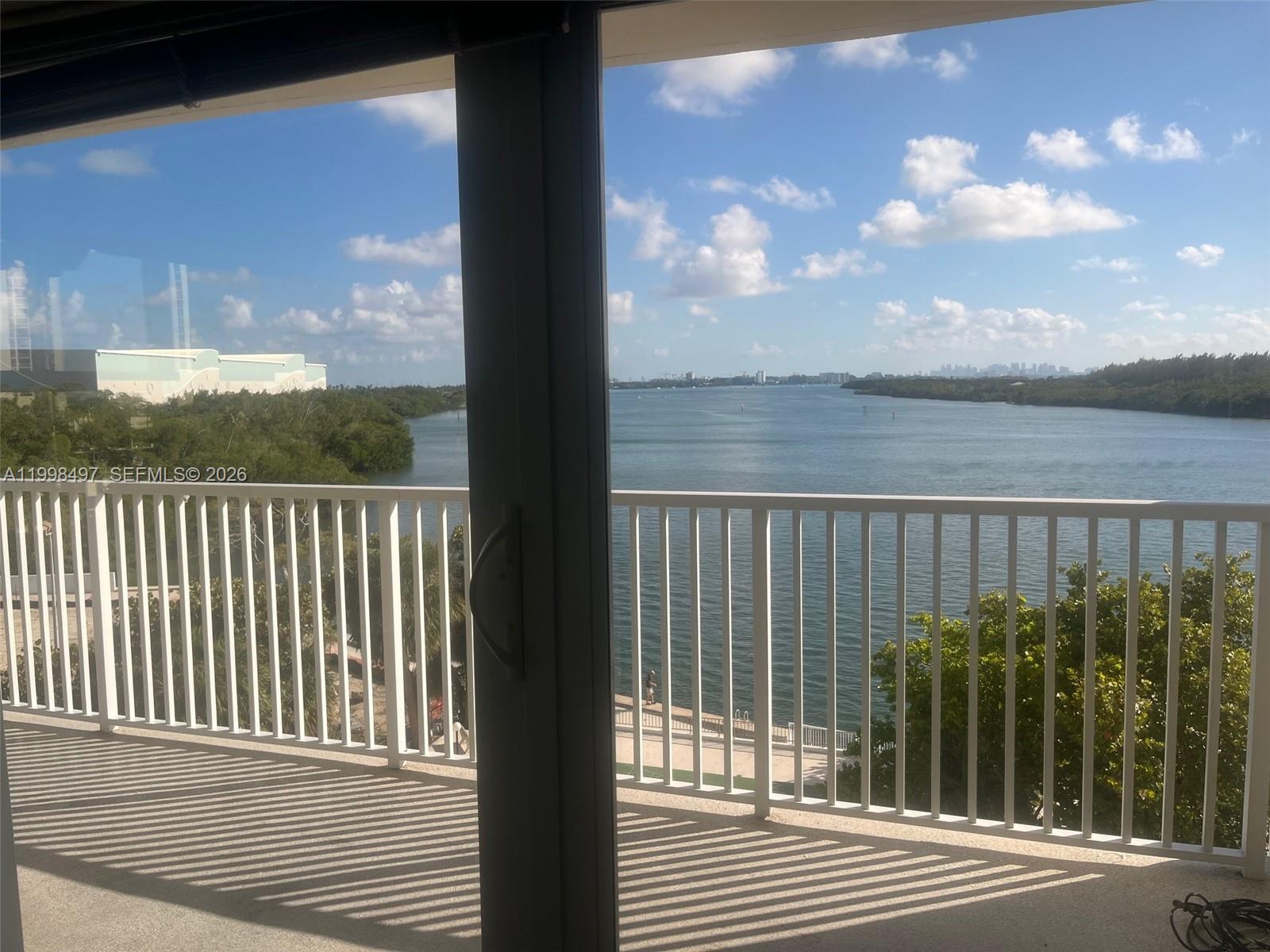 image Arlen House Condo2