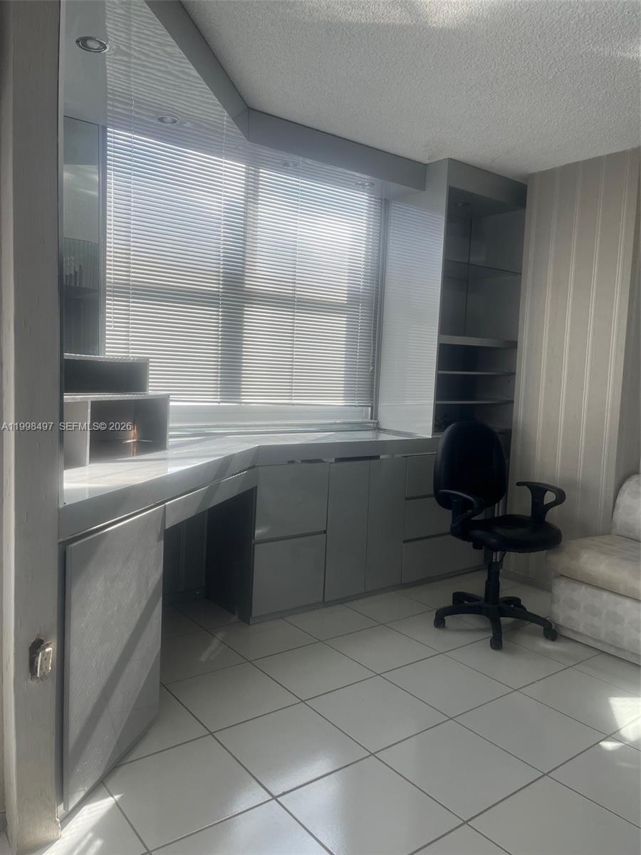 image Arlen House Condo8