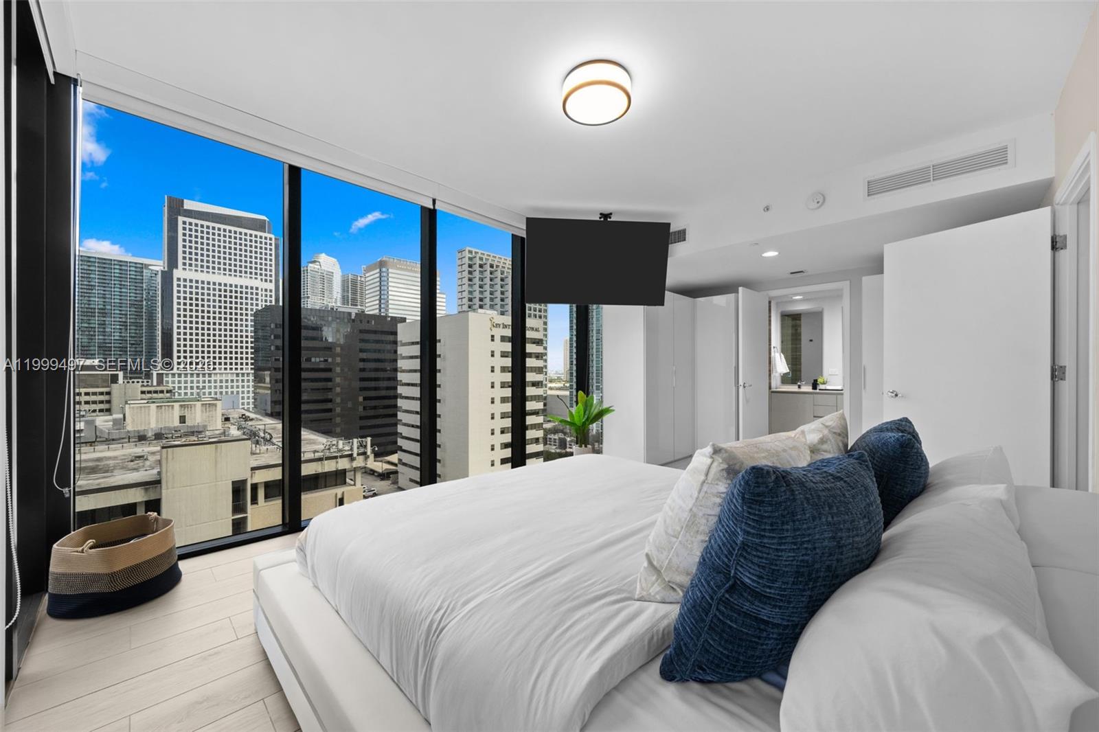 image 1010 Brickell11