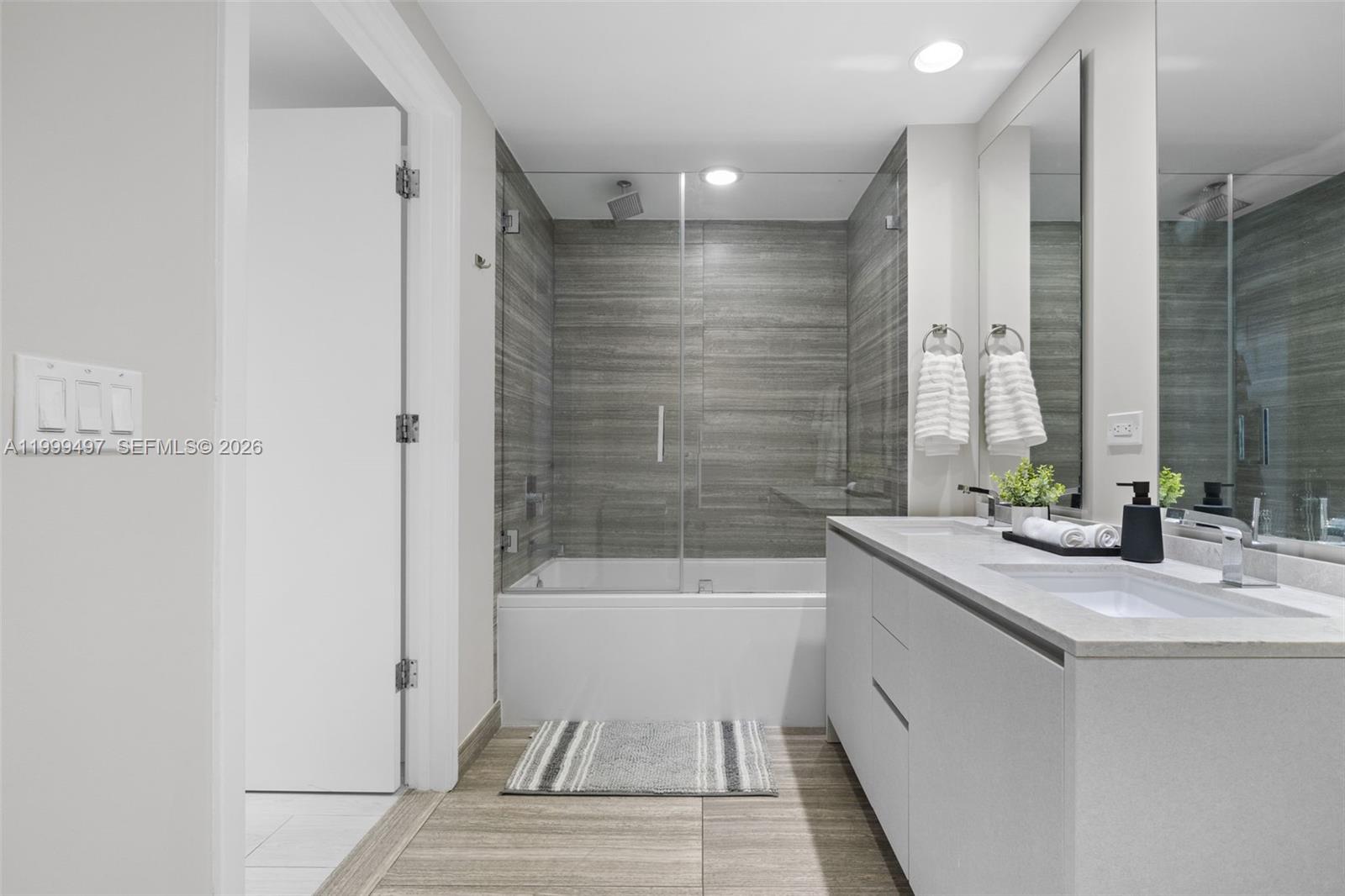 image 1010 Brickell14