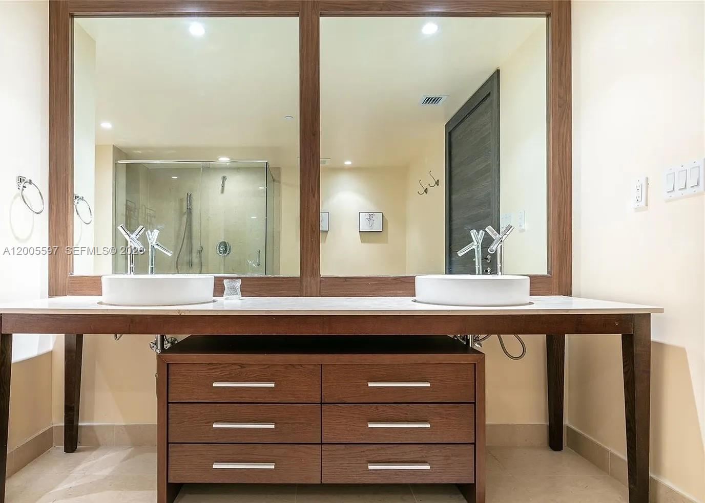 495 Brickell Ave #703 Miami, FL 33131