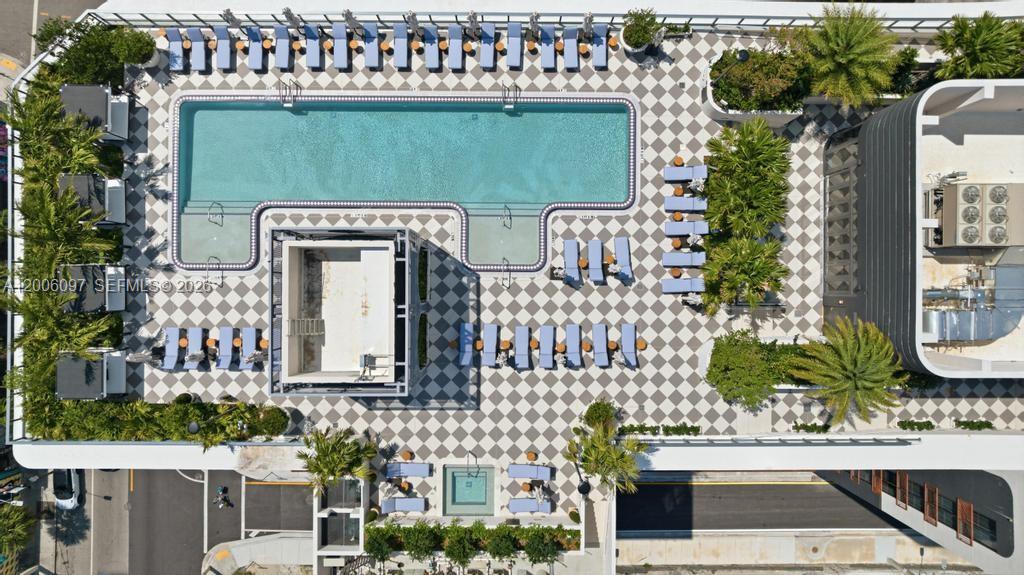 2700 NW 2nd #238 Miami, FL 33127