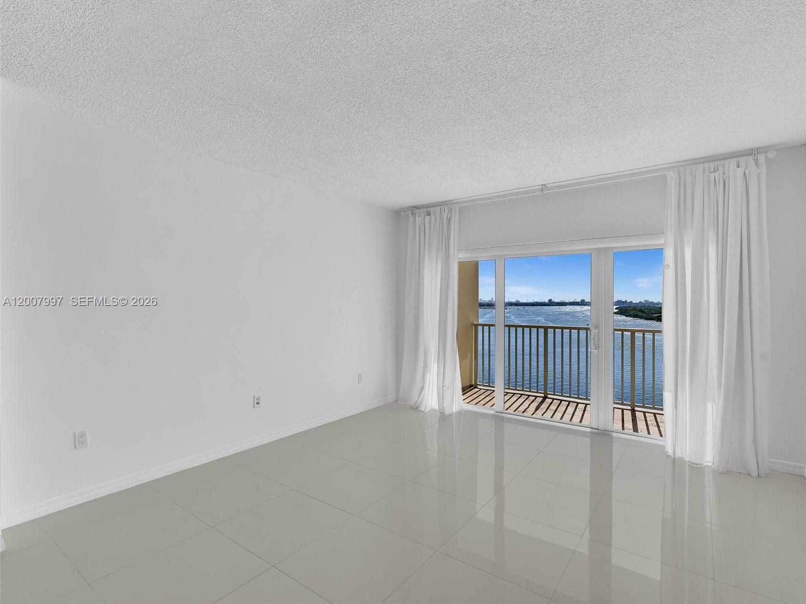 image Arlen House Condo12
