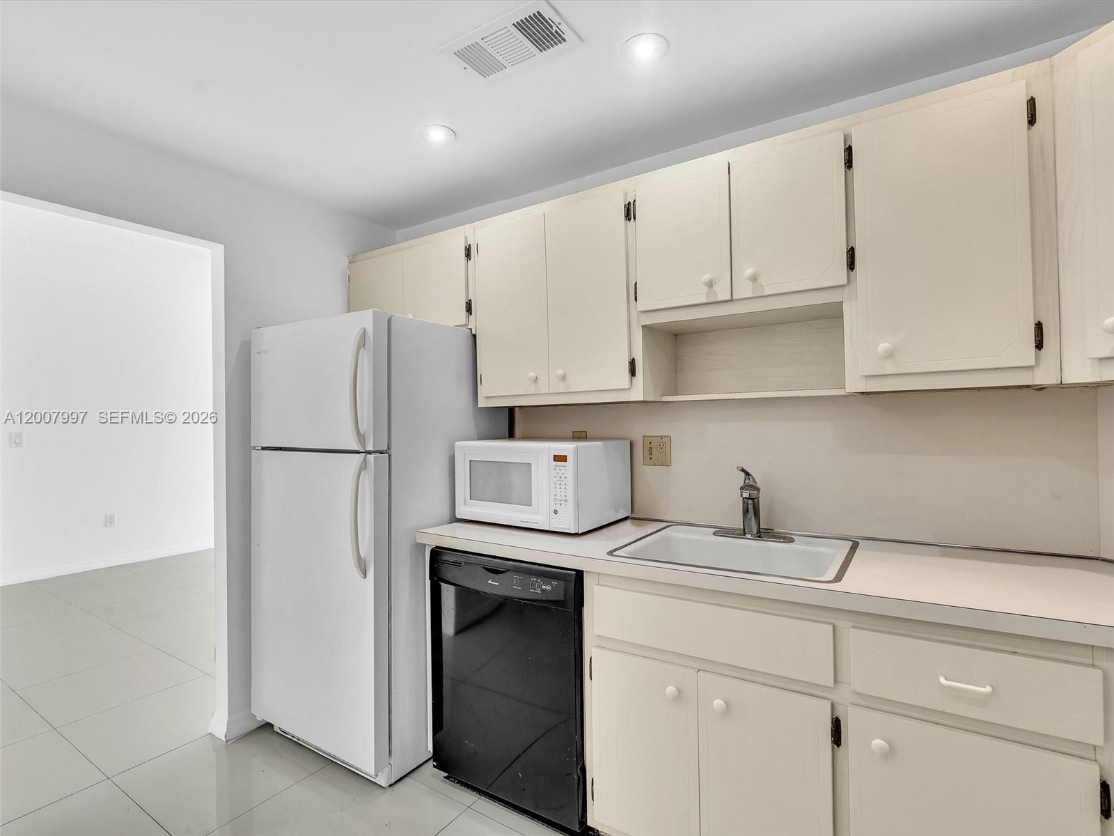 image Arlen House Condo14