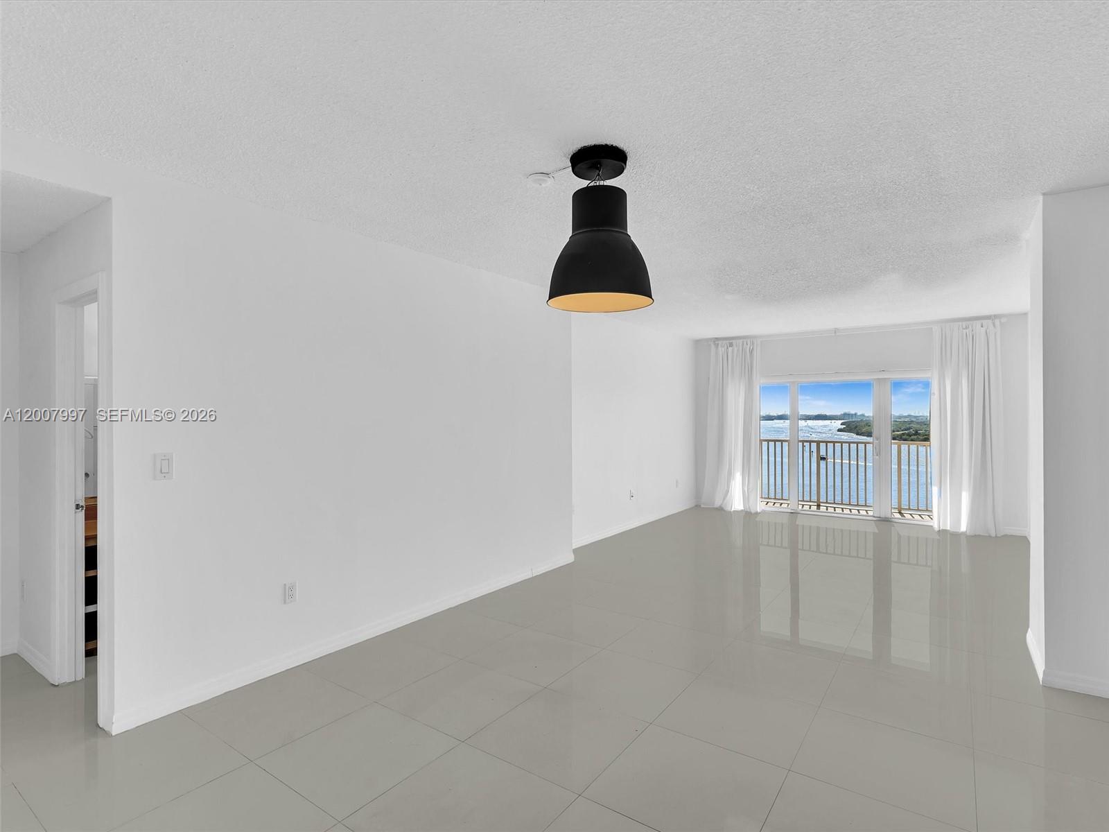 image Arlen House Condo7