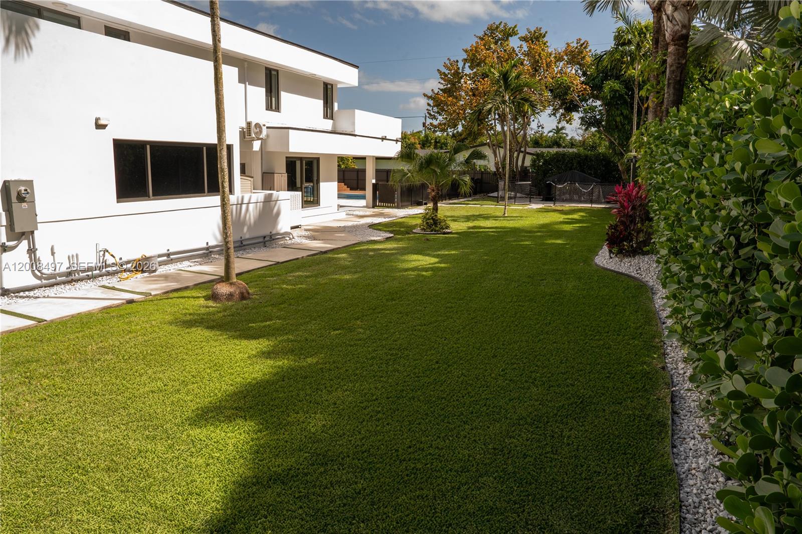 10475 SW 72nd Ave Pinecrest, FL 33156