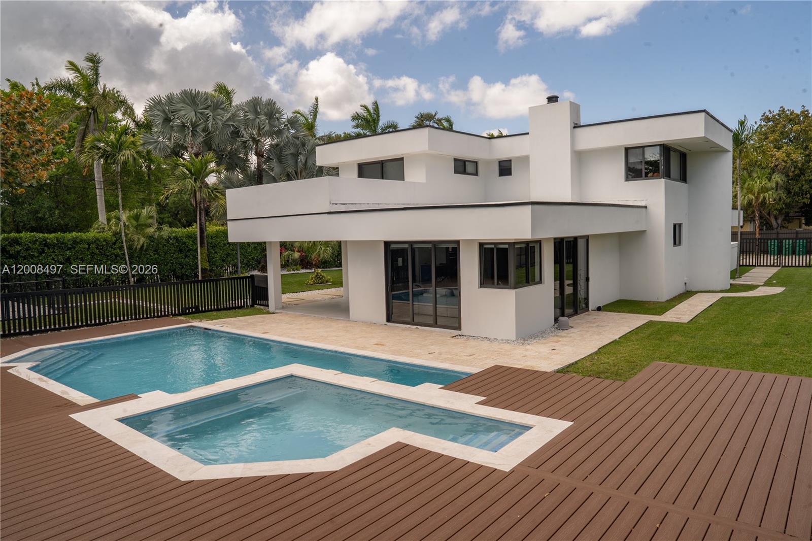 10475 SW 72nd Ave Pinecrest, FL 33156