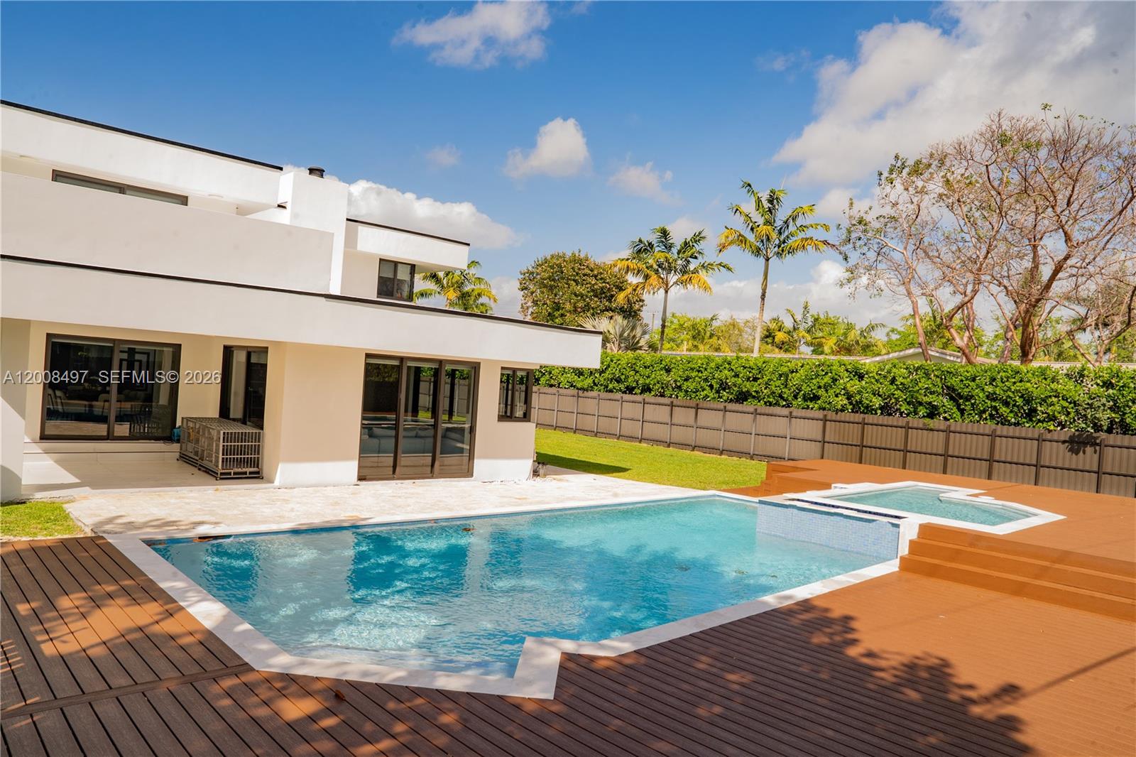 10475 SW 72nd Ave Pinecrest, FL 33156
