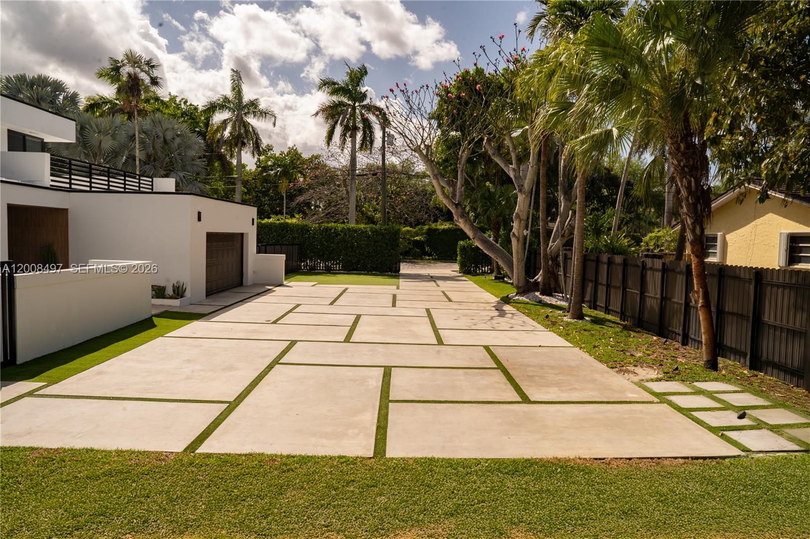 10475 SW 72nd Ave Pinecrest, FL 33156