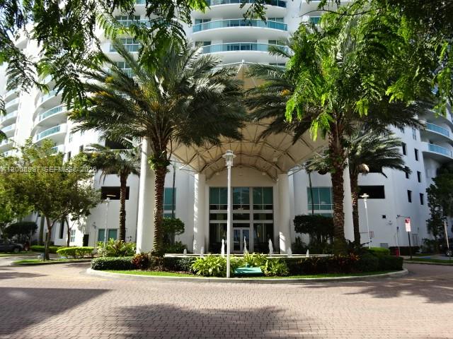 7900 Harbor Is Dr #817