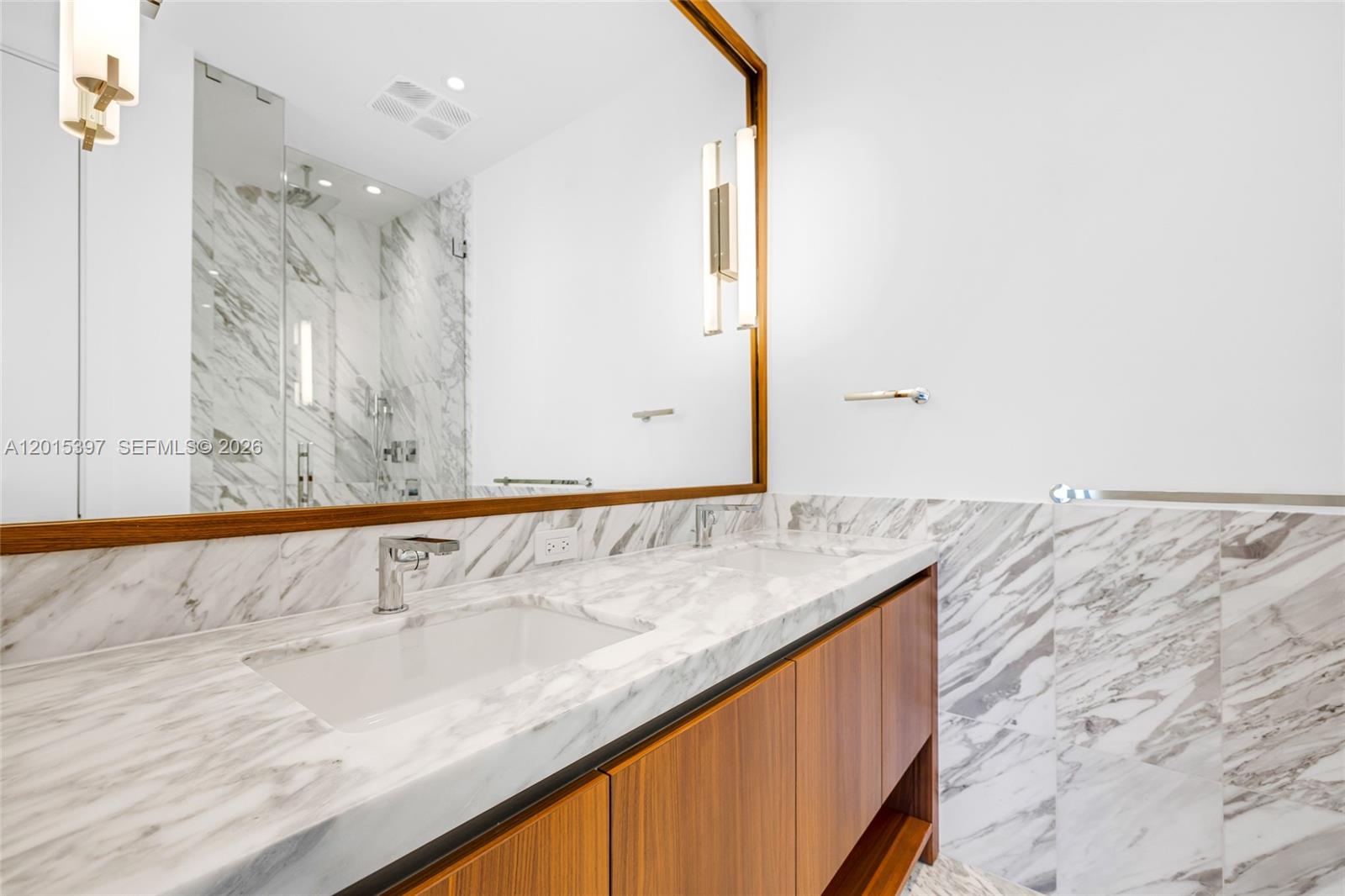 175 SE 25th Rd #1203 Miami, FL 33129
