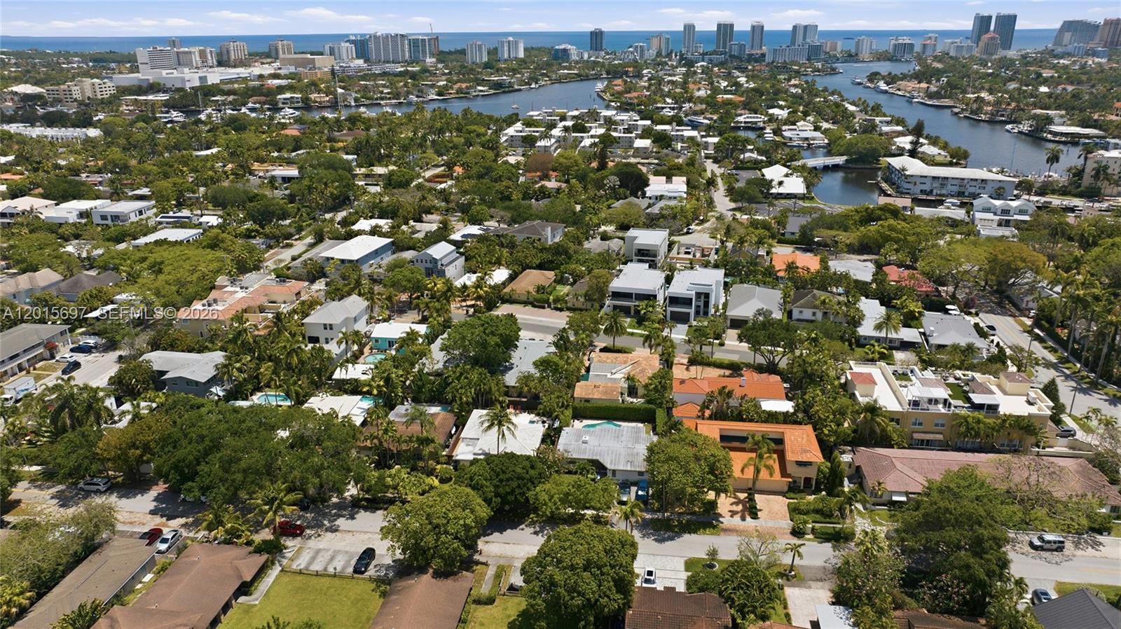 636 NE 17th Ter Fort Lauderdale, FL 33304